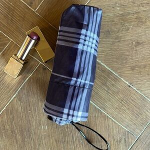 Gray plaid travel umbrella